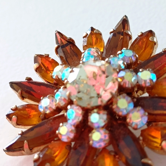 Beautiful vintage crystal rhinestone brooch. - Picture 1 of 6